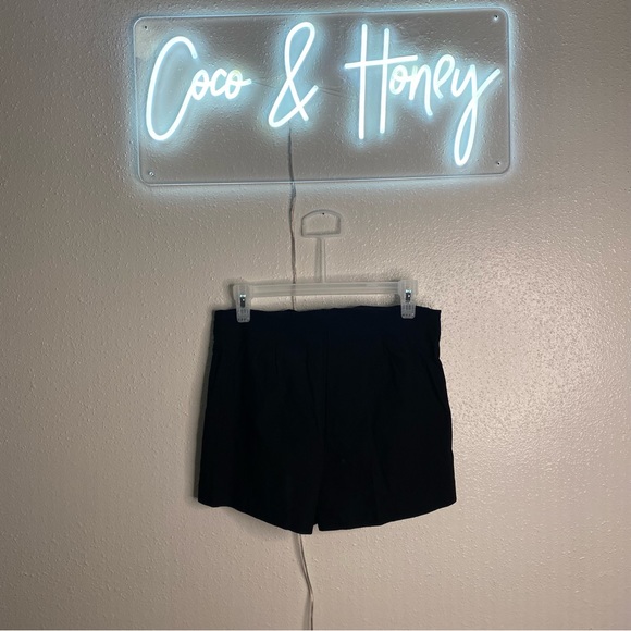 Laced up black shorts - Picture 4 of 9